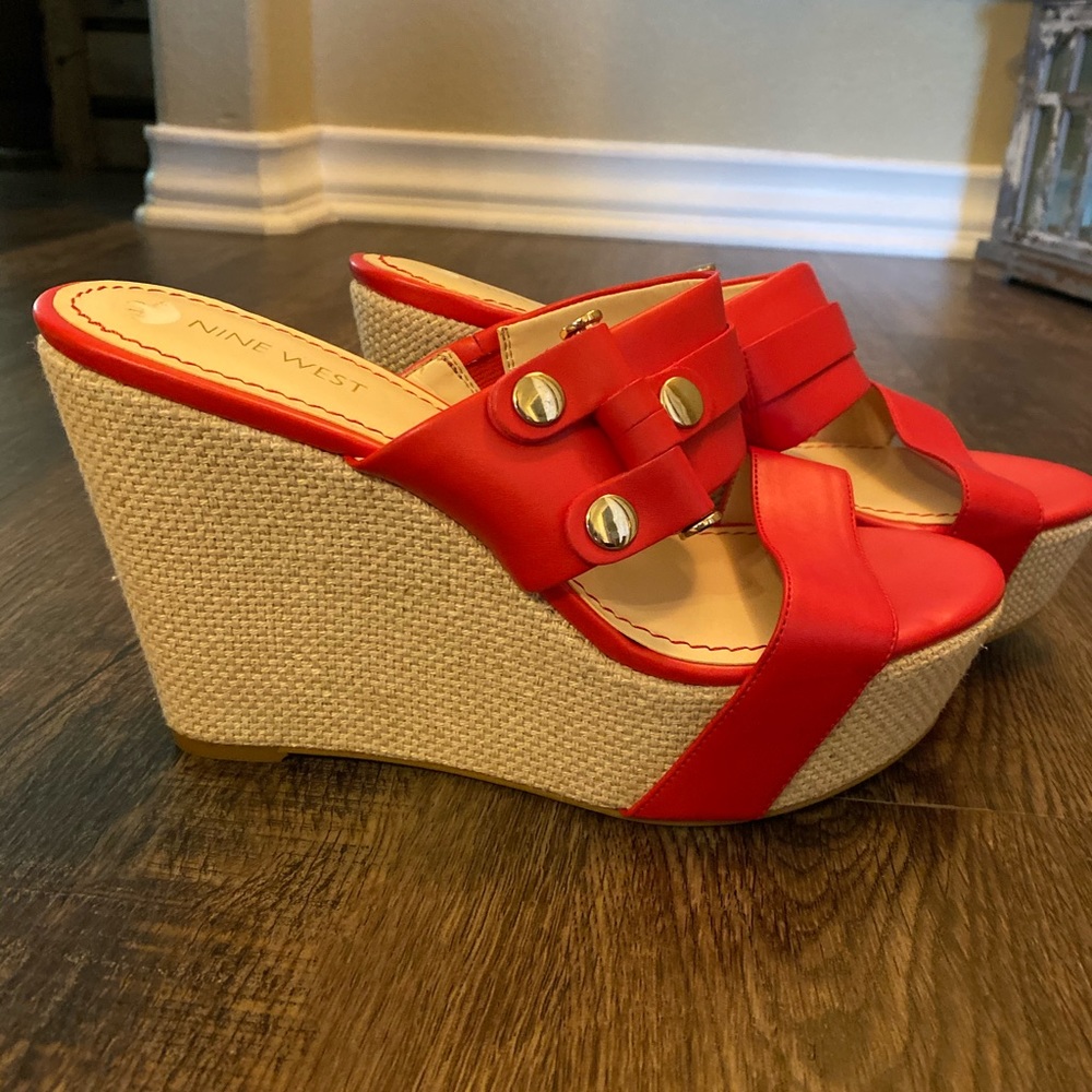 Size 8 Women’s Nine West Wedge Sandals